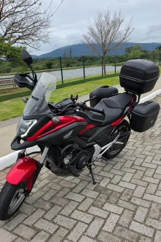Honda NC750X com Baú de Viagem - Completa e Pronta para Viajar