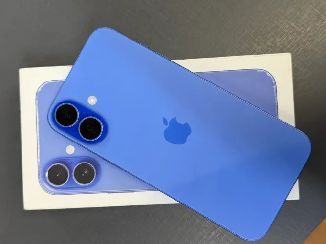 16 Plus 128GB azul