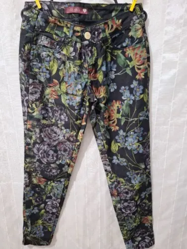 Calça feminina preta estampada