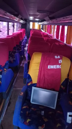 Vendo bancos de ônibus  leitos