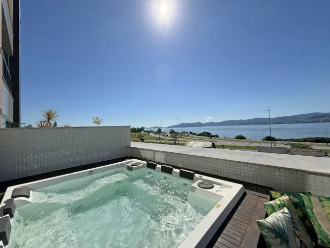 Apartamento com 3 suítes no Estreito, Florianópolis.