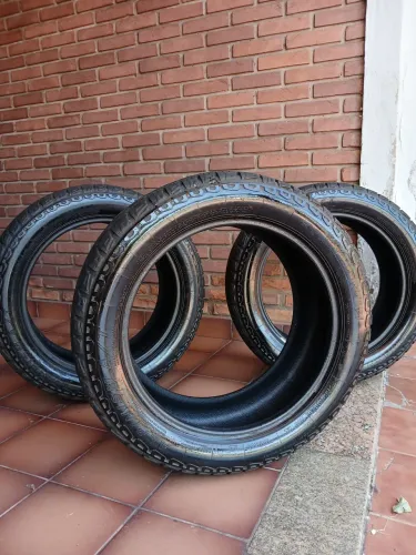 ? Pneus 265/50 R20 - Ótimo estado!