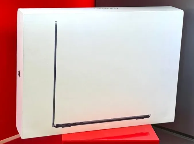 Apple MacBook Air 13.6"/ M5 16GB 512SSD Midnight - Produto Novo com Garantia da Loja