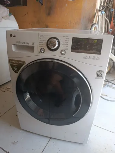 Máquina de lavar roupa LG lava e seca 11/6