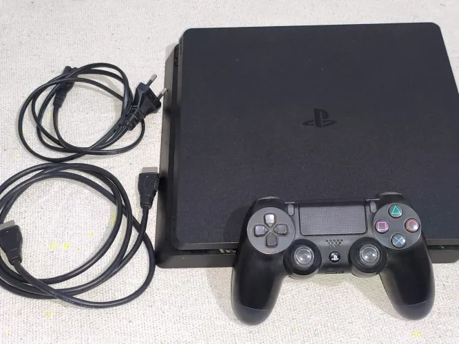 Playstation 4 slim