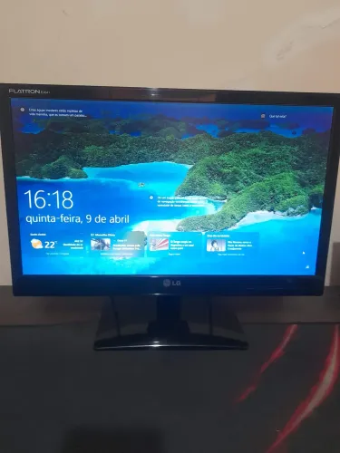 Pc completo munitor. Mesa pc e todos acessórios 