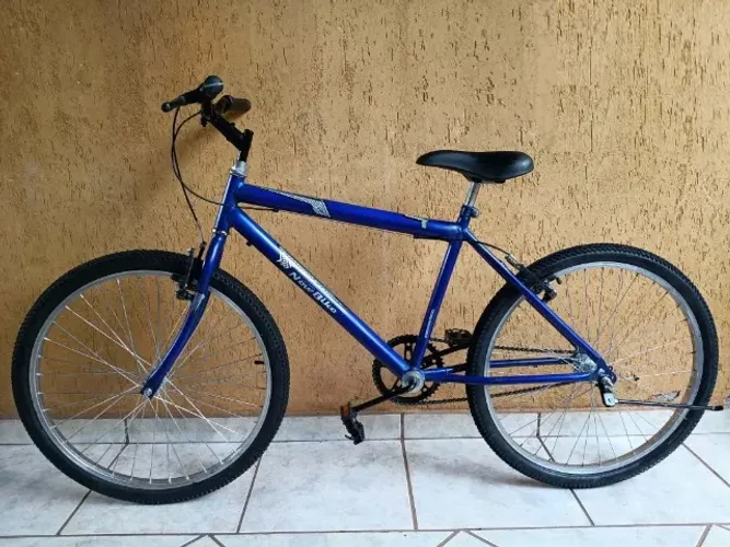 Bicicleta Aro 26. Seminova. Pneus novos. Excelente estado.