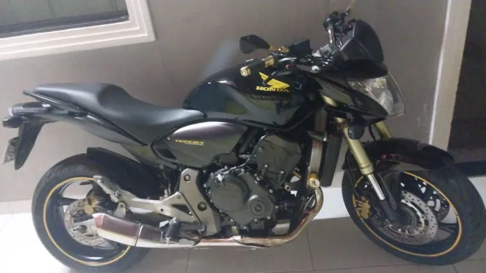 Vendo ou troco  hornet 2010