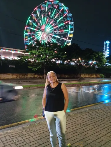 Cuidadora idoso e acompanhante