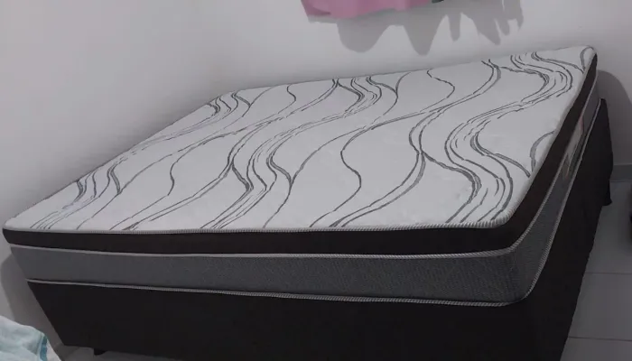Cama de casal Queen
