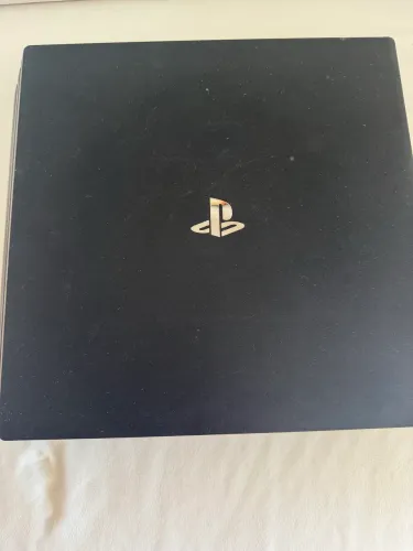 PlayStation 4 Pro 100% original com três manetes mais 10 jogos
