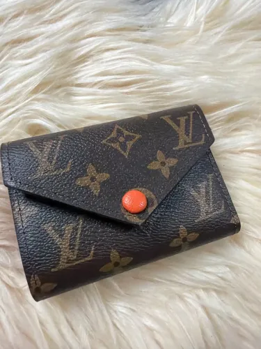 Carteira Louis Vuitton cor laranja linha Premium