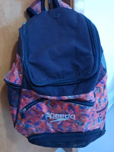 Mochila para natação