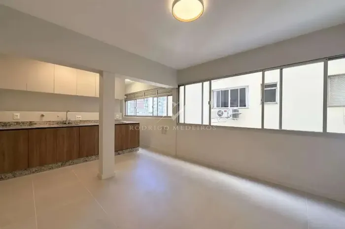 Studio reformado à venda no Centro, Florianópolis