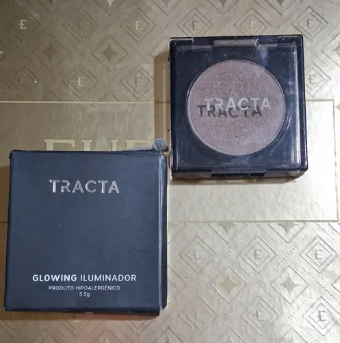 Iluminador Compacto Glowing Tracta