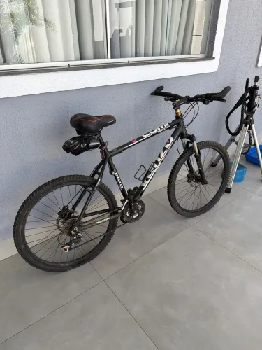 Bicicleta aro 26 Venzo, conjunto shimano