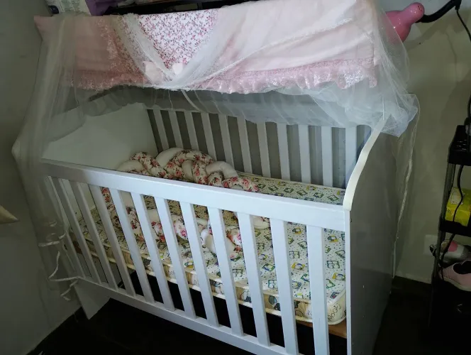 Berço padrão americano e mini cama com colchão 