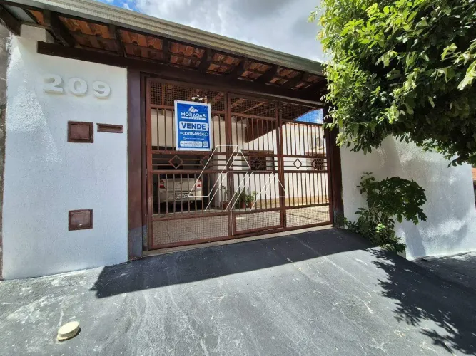 Casa de terreno inteiro com 3 dormitorios sendo uma suite e uma edicula completa