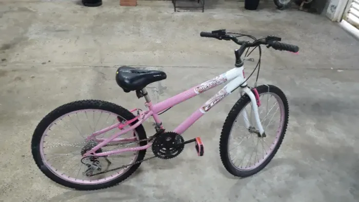 Bicicleta Aro 24 Rosa e Branca