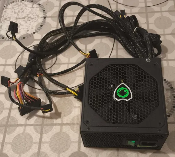Fonte gm 500 gamemax selo 80 plus gold