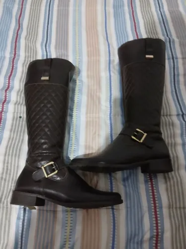 Bota cano alto estilo vaqueira número 34 semi nova usada uma vez 