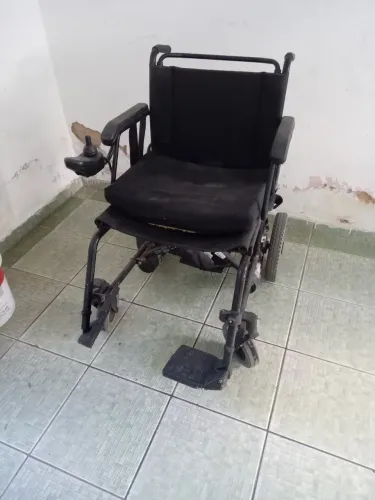 Cadeira de rodas motorizada