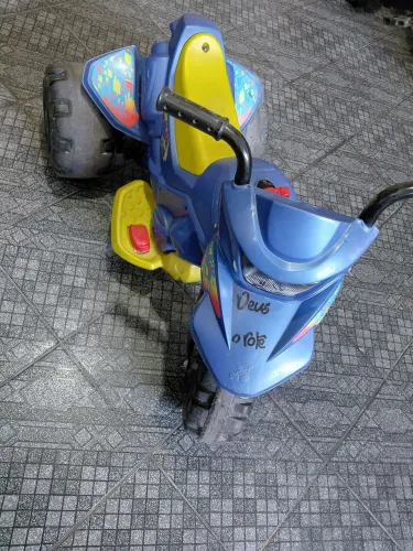 Triciclo Infantil Elétrico