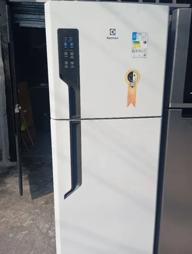 Geladeira Eletrolux 431litro nova