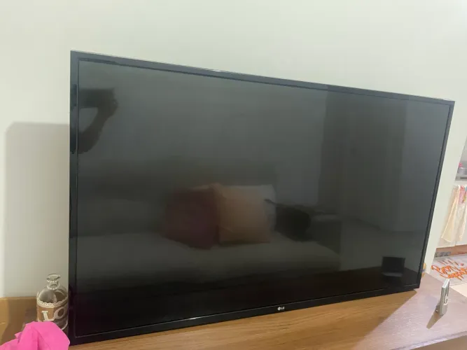Tv para tirar peças ou tentar consertar