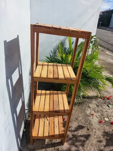 Prateleira em madeira de demolição