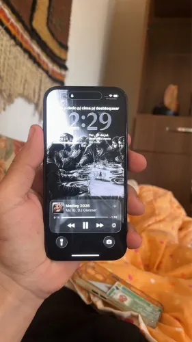 iPhone 16