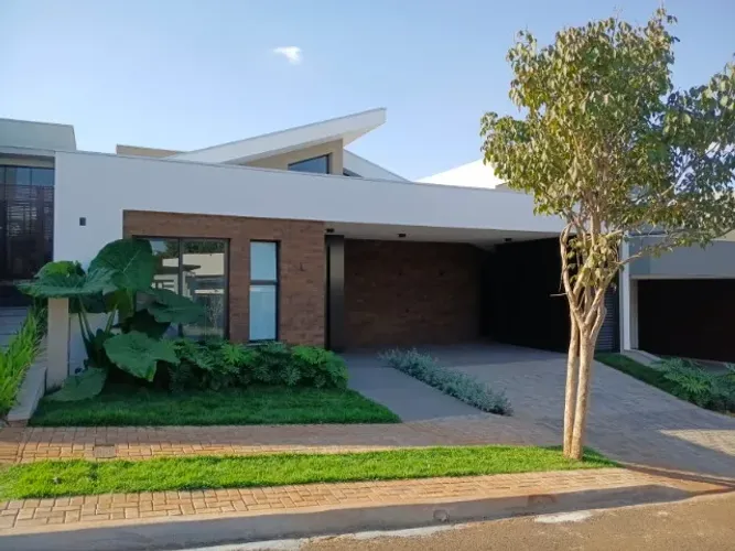 Casa Térrea - Condomínio Horizontal Hayashi - 3 Suites + 1 Qto - 290M²