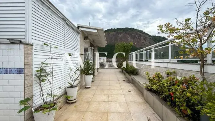 Cobertura à venda em Copacabana | 3 Quartos, Suíte, Vaga e Churrasqueira