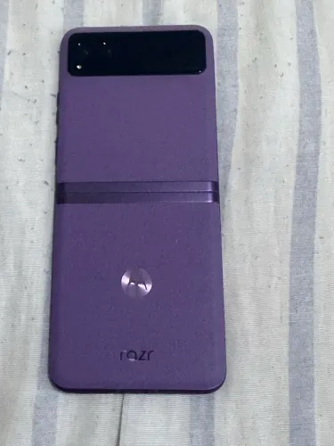 Celular Motorola razr 40