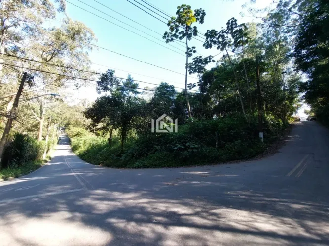 Terreno à venda na Granja Viana