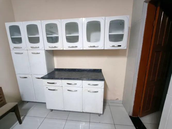 Armário de cozinha em metal