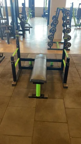 Supino reto com base de apoio