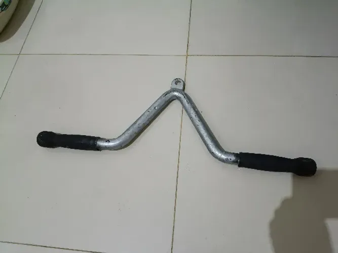 Barra em V para puxada (V-Bar)
