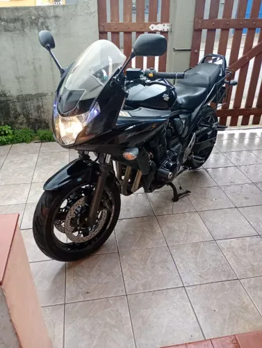 Vendo moto Bandit 650cc 2011 telefone contato + * valor e R$ 27.000