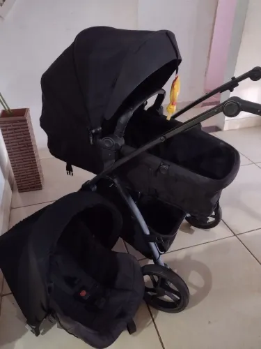 Carrinho moisés  + bebê conforto 