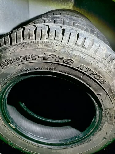 04 pneus, tipo AT 215/75 R15