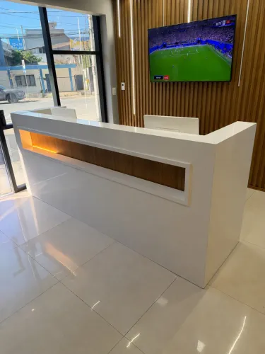 Balcão de Recepção em MDF Branco - Excelente Estado