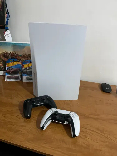 PS5 SEMINOVO/ 2 CONTROLES / LEITOR DE DISCO