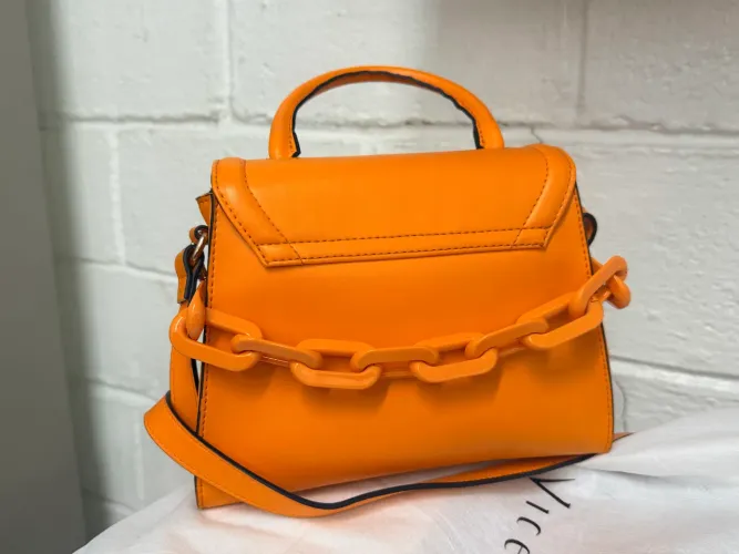BOLSA AREZZO LARANJA COM PORTA DOCUMENTOS 