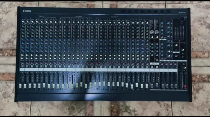 Mesa de som MG/14fx Profissional