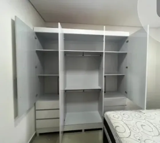 Guarda-roupa semi novo