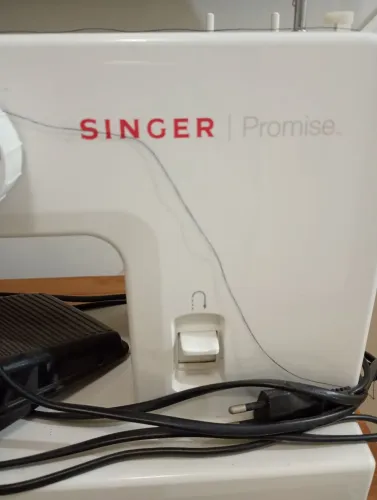 Máquina de costura Singer promisse