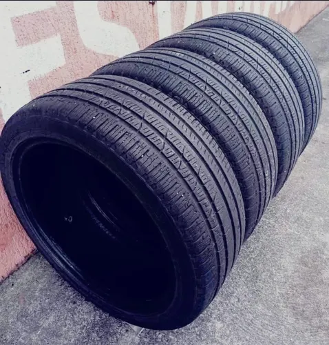 Pneus 235/45 aro 19 Pirelli Scorpion verde semi-novos