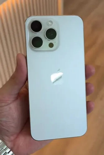 iPhone 15 Pro Max 256GB Branco Semi Novo com Garantia - Bateria 100 Mah