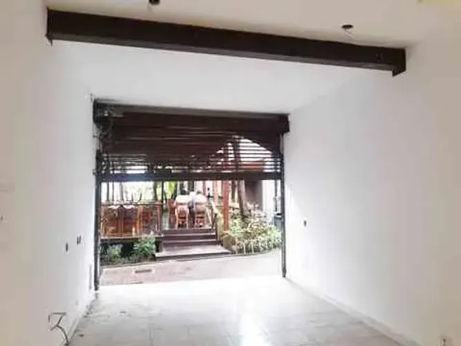 PRÉDIO NO CENTRO COMERCIAL ALPHAVILLE!